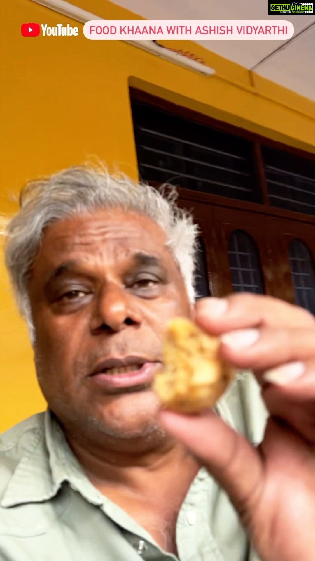 Ashish Vidyarthi Instagram - Aisa koi saga nahi…Jisko humne thaga nahi..🤪😅 Thaggu Ke Laddu in Himachal Pradesh 😍❤️ #thaggukeladdu #laddu #reels #reelsinstagram #reelitfeelit #reelkarofeelkaro #reel #foodreel #yummy #himachal #dost #monday #dosti #yaari #foodlove #laddoo #friends #himachal #pahad #rains #travel #life