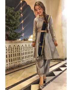 Ashnoor Kaur Instagram - First post of #2021 ❤️

Looking forward to a safer, happier and exciting year... And hoping for it to be the year to rise above the horizons and get out of your comfort zone, and expand, and fly!!❤️

Wearing @the_homeaffair_jaipur
Jutti @juttiexpress 
📸 @kauravneet79