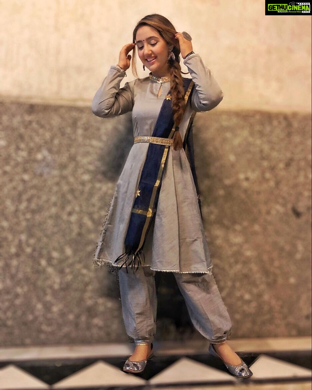 Ashnoor Kaur Instagram - First post of #2021 ❤️ Looking forward to a safer, happier and exciting year... And hoping for it to be the year to rise above the horizons and get out of your comfort zone, and expand, and fly!!❤️ Wearing @the_homeaffair_jaipur Jutti @juttiexpress 📸 @kauravneet79 Hazur Sahib Nanded