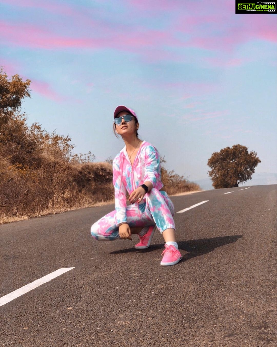Ashnoor Kaur Instagram - And here’s the #lastpost of 2020💗 It surely has been an extreme year, but we can’t let the negative aspects overshadow the teachings it gave us, to appreciate the little things in life, the positive impacts it had on Mother Nature... All in all, what I can say is, thank you 2020!!! You will always be remembered, and when you will be mentioned in the future, I’m gonna look back with a smile and lots of nostalgia and say, “Oh yes, it was ‘the’ year!!!” You taught me so many things, and I’m gonna try and carry forward the wonderful teachings you have given me!!💗 #thankful #grateful #blessed