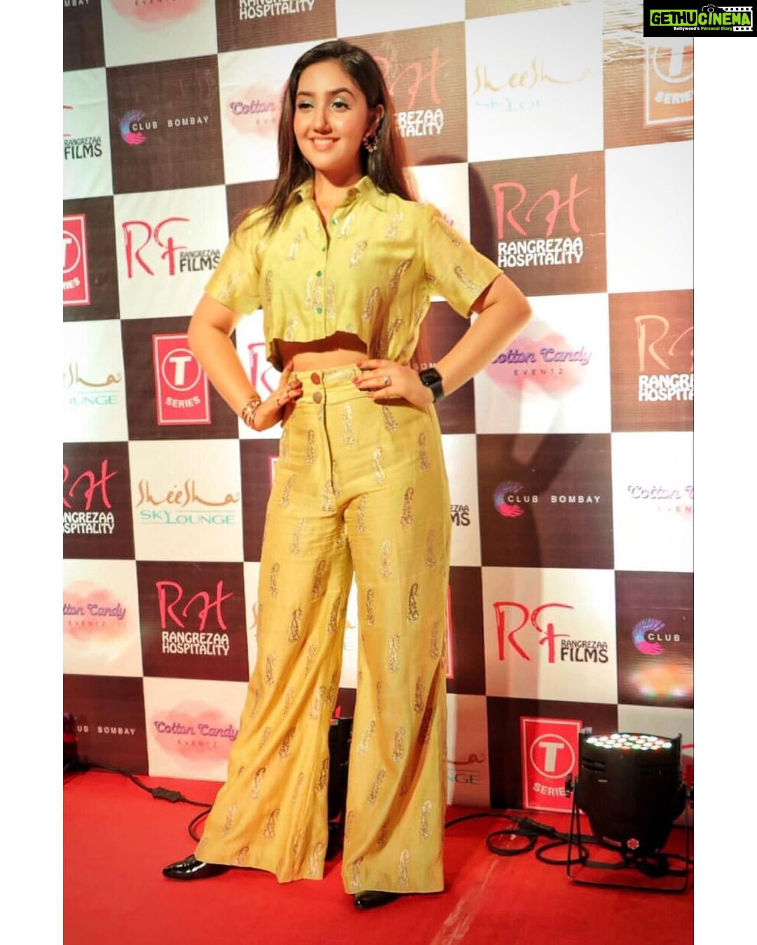 Ashnoor Kaur Instagram - You could be anything, but anything can’t be you✨ . . #WhatIWore #ashnoorstylediaries Styled by @drashtidiwan @poonam__diwan Outfit by @colorstorybydee Jewellery @jewelsgalaxy 📸 by @x_avi_xx