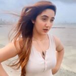 Ashnoor Kaur Instagram - Based on true events🥲🤌🏻 #MujheKoiAitraazNahin #MorningPuffyFace