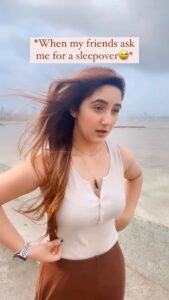 Ashnoor Kaur Instagram - Based on true events🥲🤌🏻
#MujheKoiAitraazNahin #MorningPuffyFace