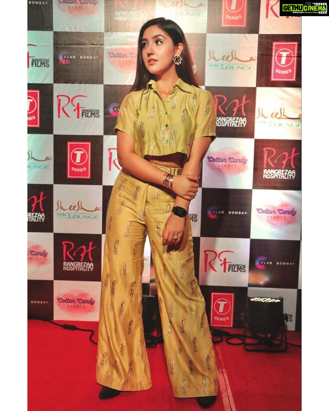 Ashnoor Kaur Instagram - You could be anything, but anything can’t be you✨ . . #WhatIWore #ashnoorstylediaries Styled by @drashtidiwan @poonam__diwan Outfit by @colorstorybydee Jewellery @jewelsgalaxy 📸 by @x_avi_xx