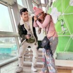 Ashnoor Kaur Instagram - Thanks Delhi, for the freezing breezes and the warm memories✨🥰❤️ It was lovely working with you buddyyy @thesiddharthnigam 💪🏻🔥 Swipe to watch our ‘buddy vibes’😂🤪 . #AirportLook #WhatIWore #ashnoorstylediaries Wearing @pankhclothing Beanie @juneberry__official Bumbag @1clickgrab