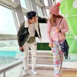 Ashnoor Kaur Instagram - Thanks Delhi, for the freezing breezes and the warm memories✨🥰❤️ It was lovely working with you buddyyy @thesiddharthnigam 💪🏻🔥 Swipe to watch our ‘buddy vibes’😂🤪 . #AirportLook #WhatIWore #ashnoorstylediaries Wearing @pankhclothing Beanie @juneberry__official Bumbag @1clickgrab