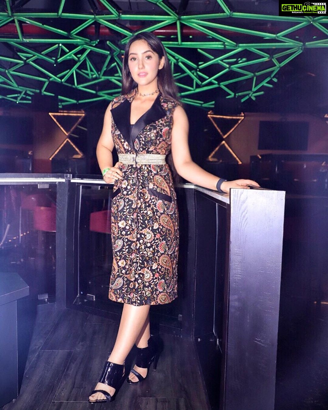 Ashnoor Kaur Instagram - Be a queen, keep your head high, and carry your invisible crown always❤️✨ . . #ootn #whatiwore ✨ Styled by @drashtidiwan @poonam__diwan Outfit @colorstorybydee Footwear @augusthaofficial 📸 @smileplease_25