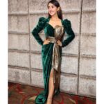 Ashnoor Kaur Instagram - Be yourself and don’t apologise✨ . . #AboutLastNight #AwardsNighr #ashnoorstylediaries #WhatIWore for the @internationaliconicaward ✨ Styled by :- @the_adhya_designer Assisted by :- @twinklebakhai Outfit by :- @mayacultureofficial Jewellery by - @houseofdoro 📸 by :- @smileplease_25