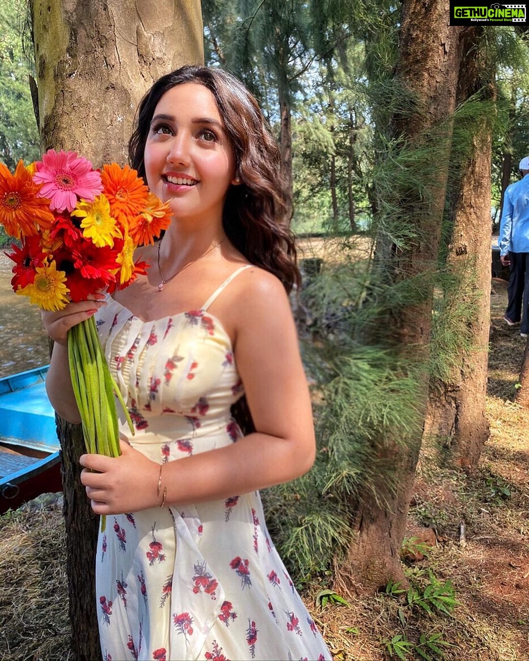 Ashnoor Kaur Instagram - Happy Sunday ya’ll🧡