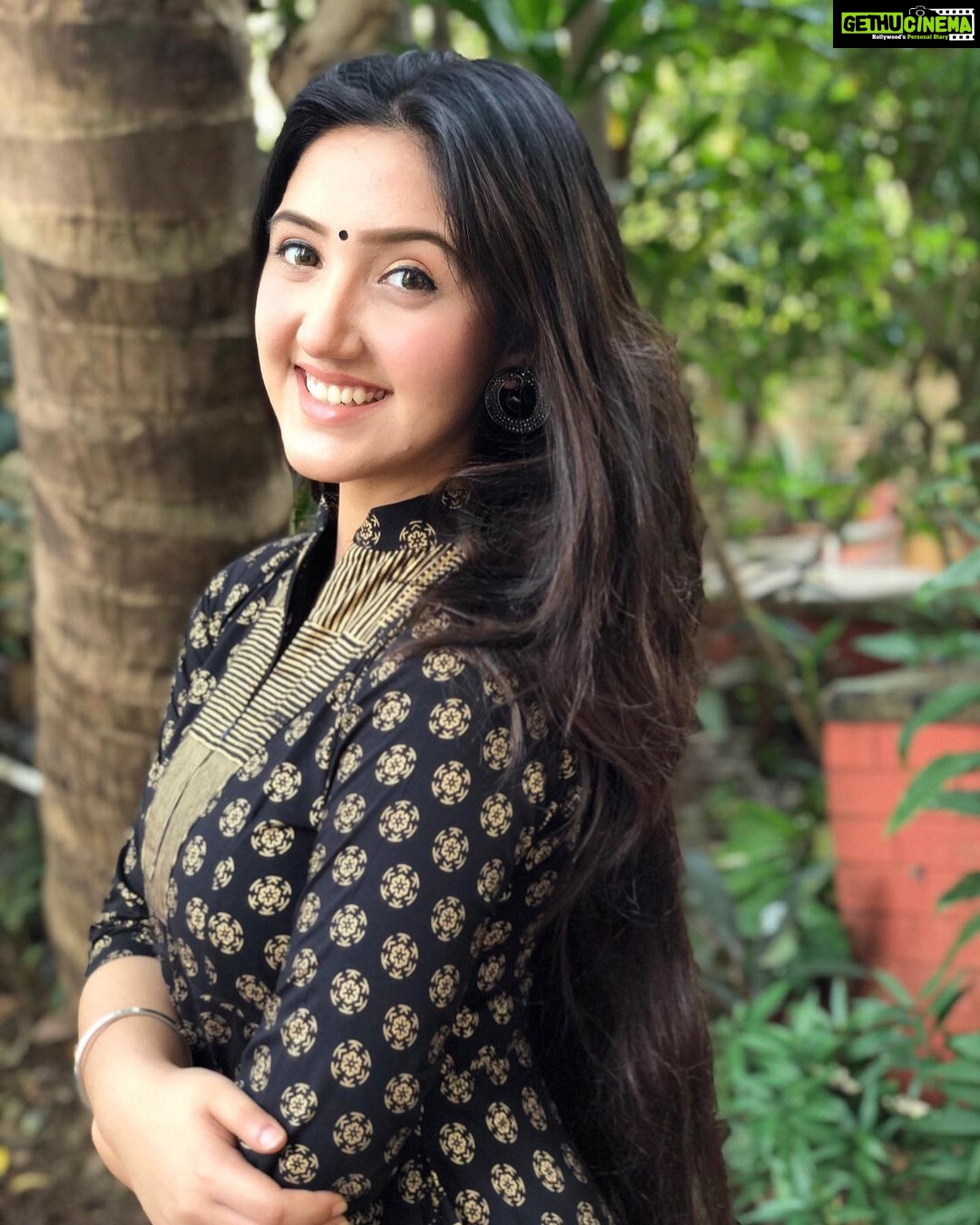 Ashnoor Kaur Instagram - The beauty of you is how you wear the person you are❤️ . . #AboutYesterday #gurpurabcelebrations #indian #whatiwore #ootd
