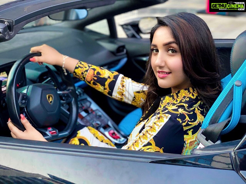 Ashnoor Kaur Instagram - Hey you!! Take the steering wheel of your own life. Always. ๐ . Guess the carโs name? (Hint: It has a song titled as it) ๐ธ @randeepraii