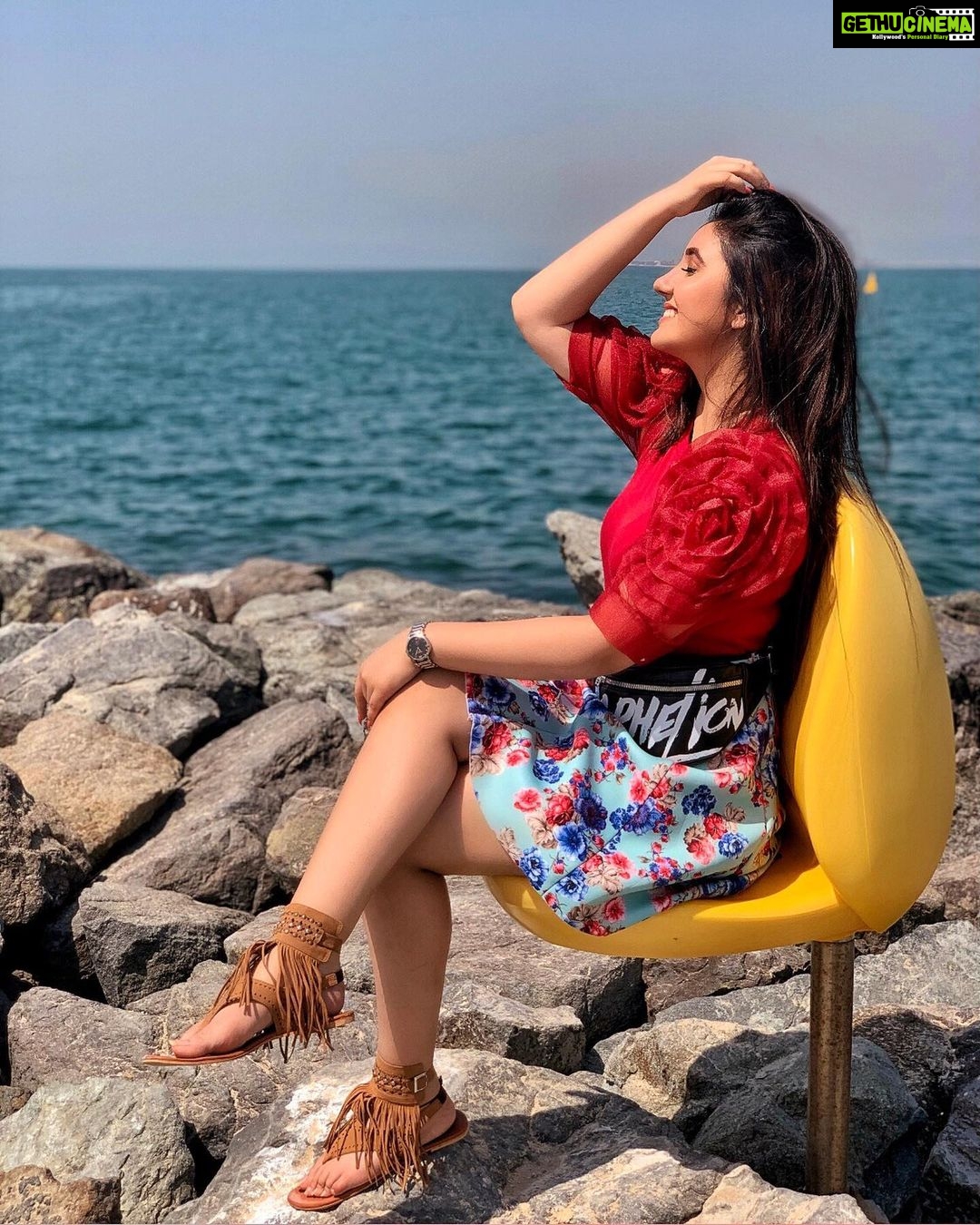 Ashnoor Kaur Instagram - Let the breeze hit your face, Once a while, in this life fast-paced❤️ #AshnoorWrites Dubai