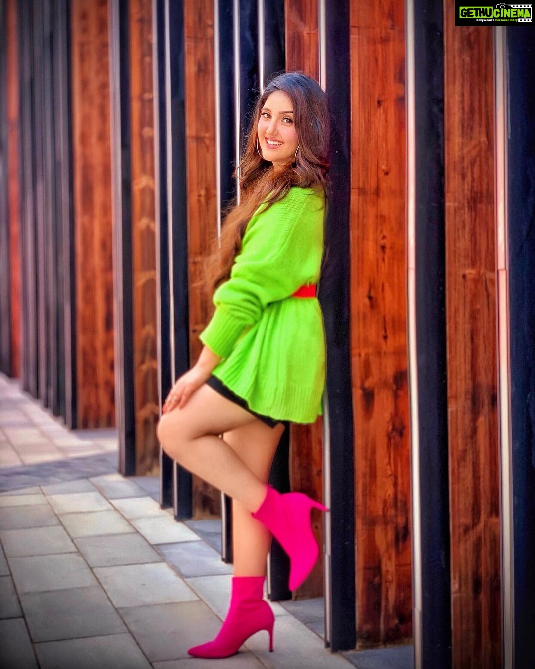 Ashnoor Kaur Instagram - Wherever life plants you, bloom with grace💚✨