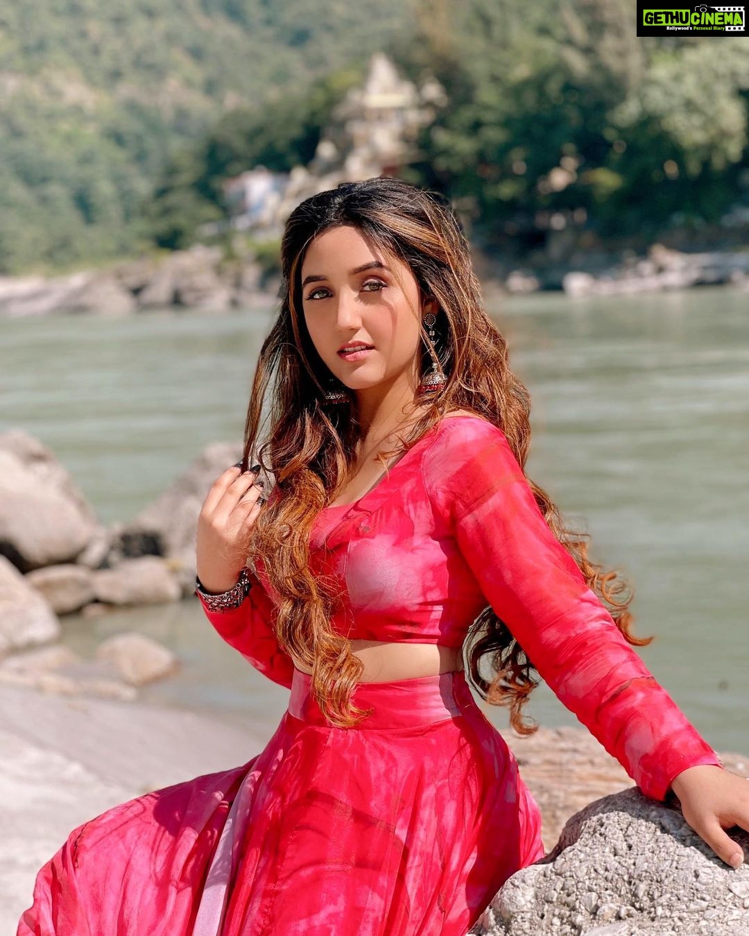 Ashnoor Kaur Instagram - || मिली है इक राँझा, और हीर जैसी ||✨