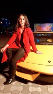 Ashnoor Kaur Instagram - #Lamborghini kumaai jaande ho🔥 #letsmoj @mojindia