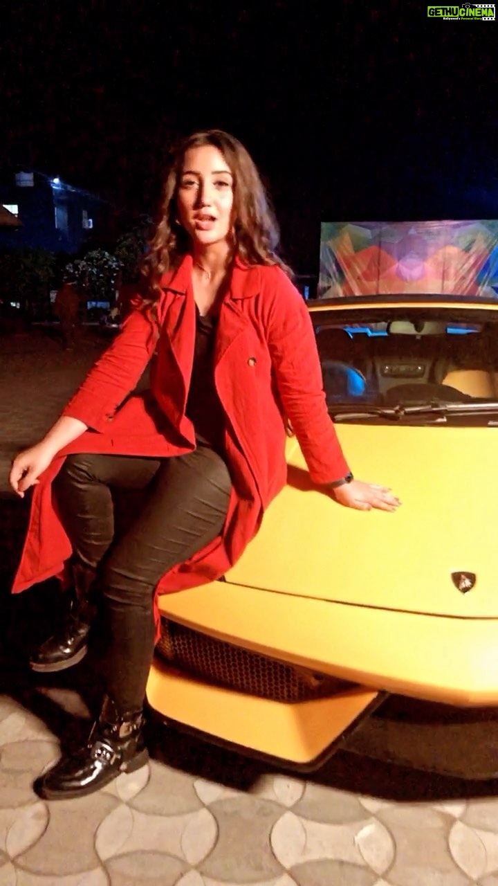 Ashnoor Kaur Instagram - #Lamborghini kumaai jaande ho🔥 #letsmoj @mojindia