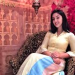 Ashnoor Kaur Instagram - Let’s make this day more special, by burning to death the negativity in us❤️ . Happy Dussehra!
