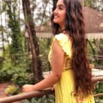 Ashnoor Kaur Instagram - It’s all about finding the calm in the chaos💛 . . #bts of #khidki Wearing @fashionstruc 📸 @kauravneet79