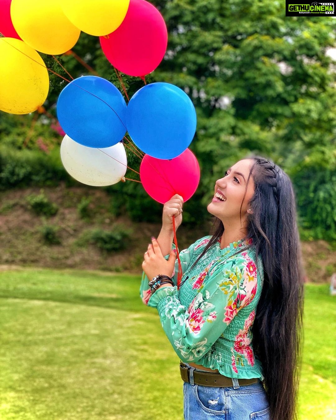 Ashnoor Kaur Instagram - It’s the little things in life❤️ #StayHappy #LoveYourself #LittleThingsThatMatter My Happy Place