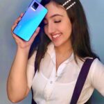 Ashnoor Kaur Instagram - Meet the #vivoV20 -my workout and dancing companion! Get your hands on this #DelightEveryMoment @vivo_india Sale starts tomorrow😍