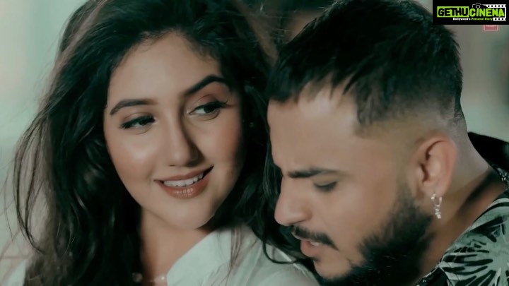 Ashnoor Kaur Instagram - Main itni sundar hu main kya karu😉❤️ #KyaKaru is OUT NOWWW! Go shower your love guyssss😍 . Link in bio! #tseries @tseries.official #GulshanKumar @millindgaba @paramparathakurofficial @goldenwords31 @shabbysingh
