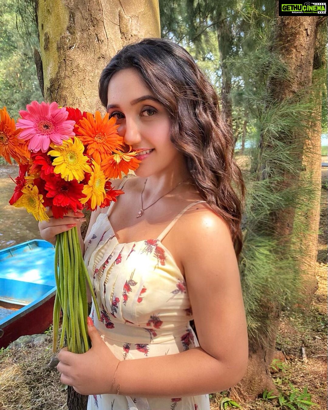 Ashnoor Kaur Instagram - Happy Sunday ya’ll🧡