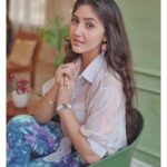 Ashnoor Kaur Instagram - Be the peace you crave for in this chaotic world💗