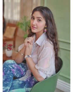 Ashnoor Kaur Instagram - Be the peace you crave for in this chaotic world💗
