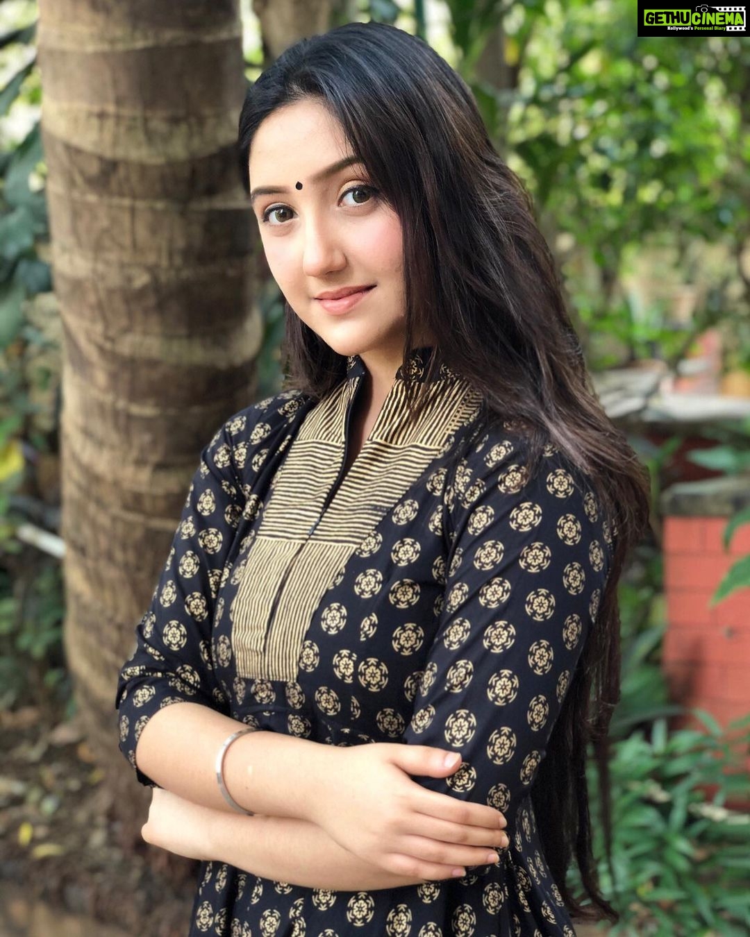 Ashnoor Kaur Instagram - The beauty of you is how you wear the person you are❤️ . . #AboutYesterday #gurpurabcelebrations #indian #whatiwore #ootd