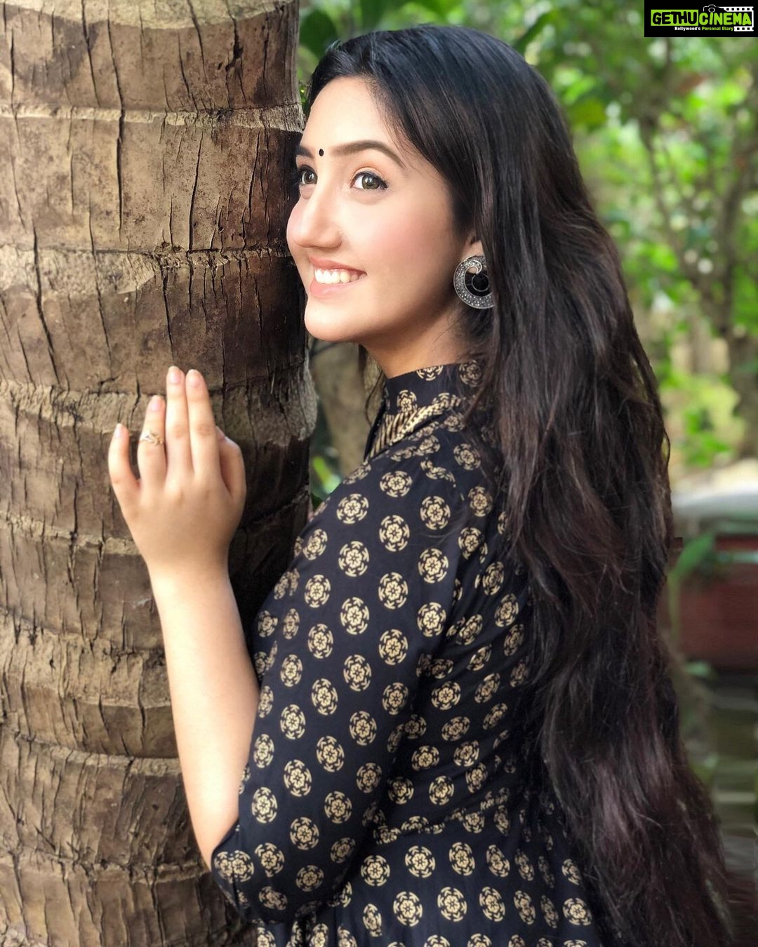 Ashnoor Kaur Instagram - The beauty of you is how you wear the person you are❤️ . . #AboutYesterday #gurpurabcelebrations #indian #whatiwore #ootd