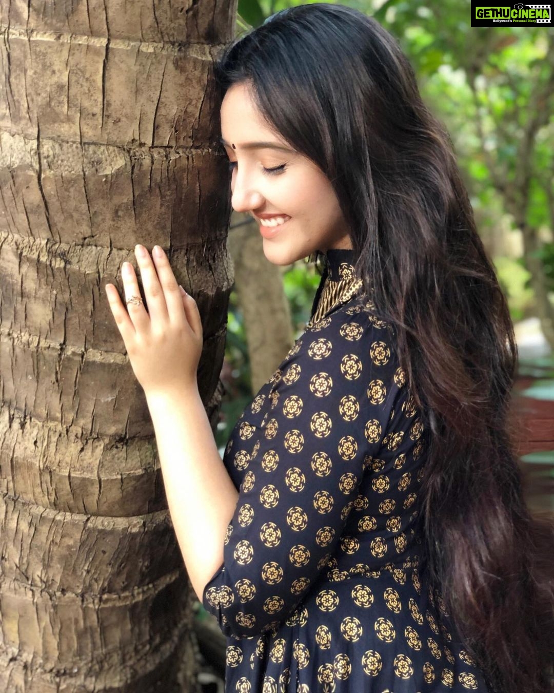 Ashnoor Kaur Instagram - The beauty of you is how you wear the person you are❤️ . . #AboutYesterday #gurpurabcelebrations #indian #whatiwore #ootd