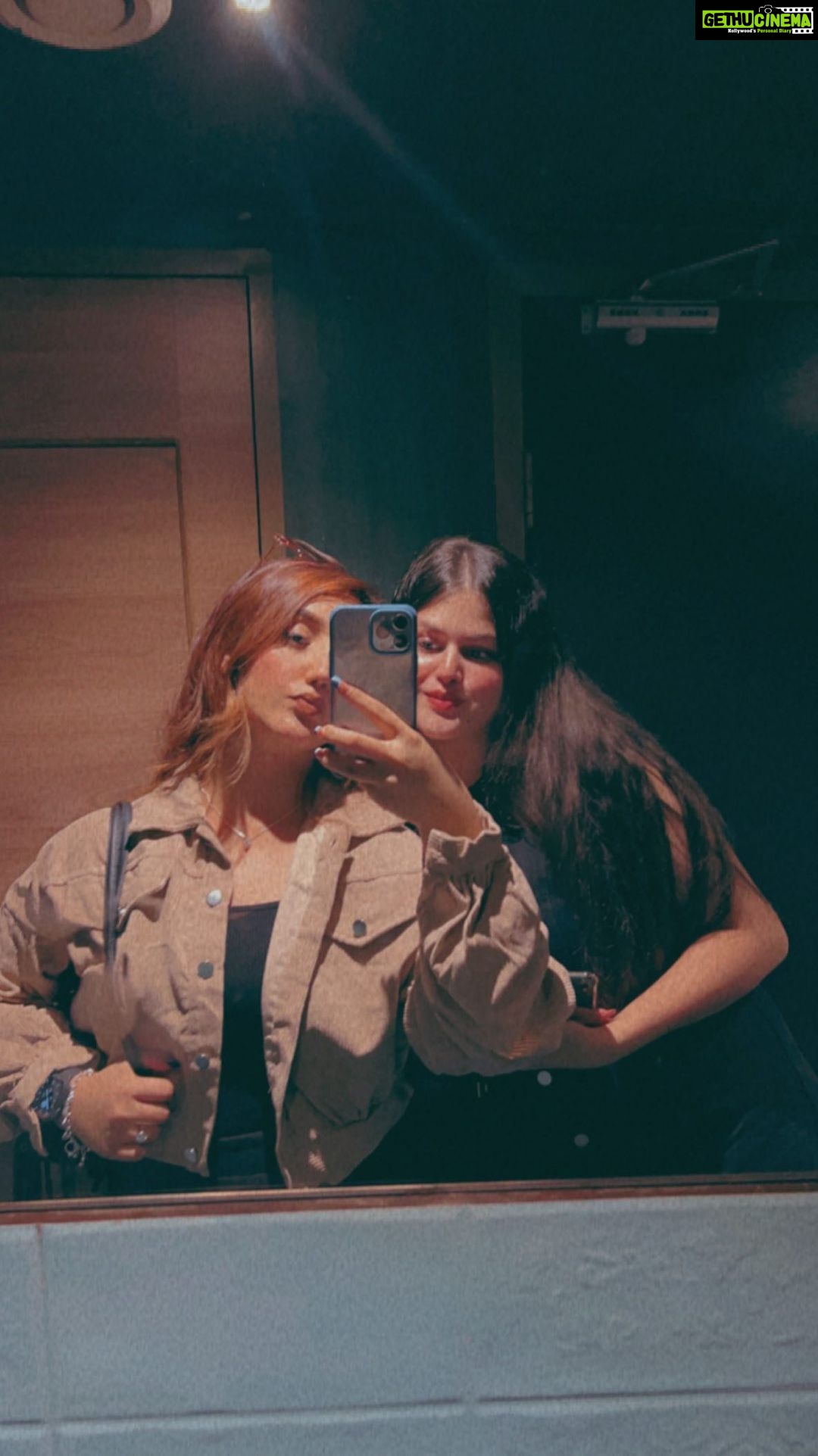 Ashnoor Kaur Instagram - Ainโt that true girls?๐๐ Tag your hangout buddy & tell them how special they are๐ค๐ป #IceOnMyBaby #GirlFam #Friends #ReelItFeelIt #GirlGang #HangoutBuddy