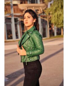 Ashnoor Kaur Instagram - If your dreams don’t scare you, they are too small💚 #AimHigh