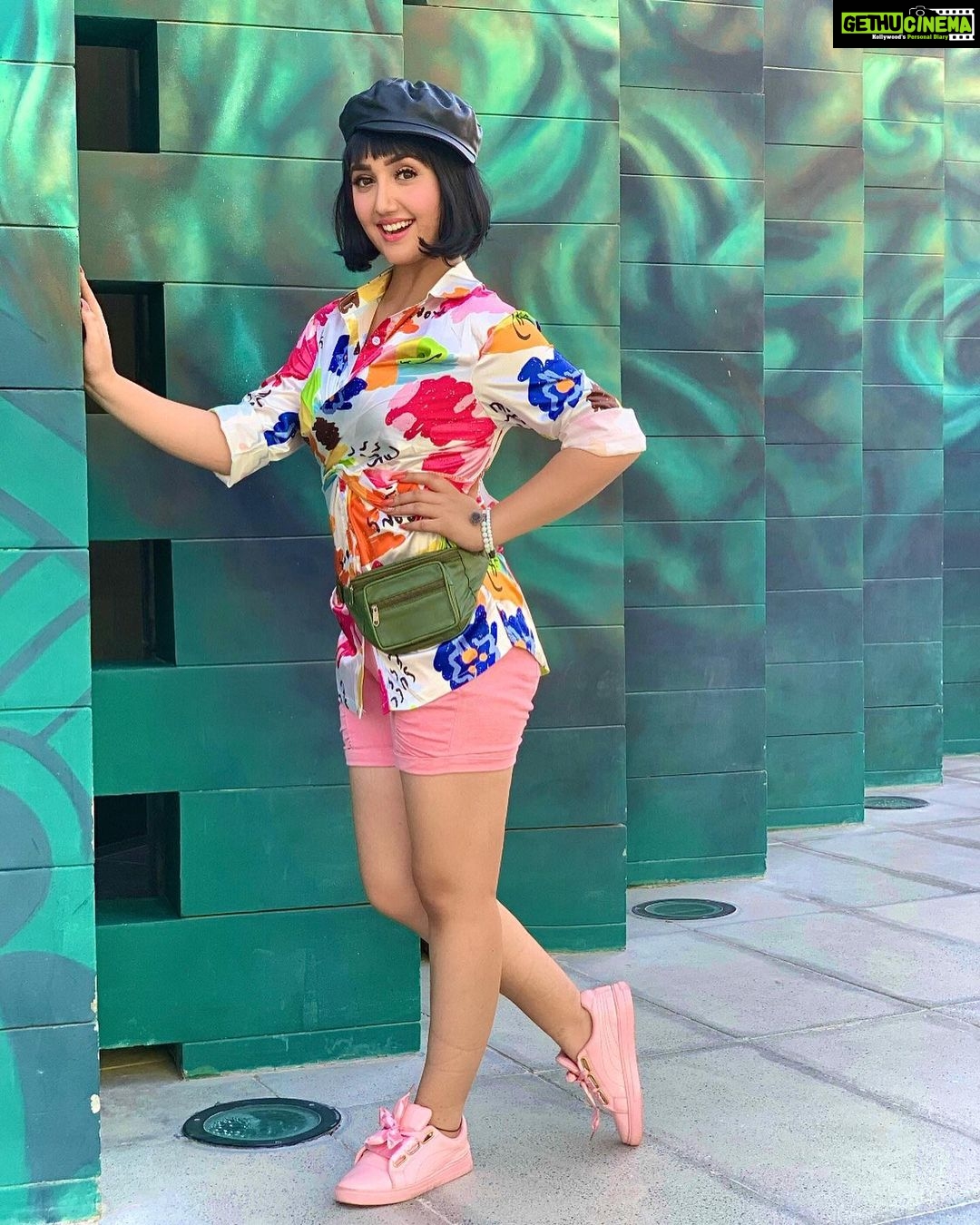 Ashnoor Kaur Instagram - Life is a work of art, make yours colourful... Use the whole box of colours, paint the sky in pretty shades of summersđź’— #AshnoorWrites