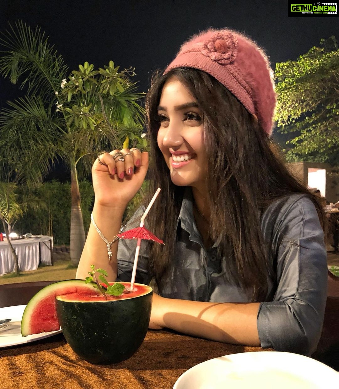 Ashnoor Kaur Instagram - It’s not about what we have in life, but who we have in life... #Family ❤️ . . #AboutLastNight #WhatIWore #MeAndMom Outfits @the_homeaffair_jaipur Heels @ontoeontoe @kauravneet79 @gurmeetsingh0911