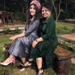 Ashnoor Kaur Instagram - It’s not about what we have in life, but who we have in life... #Family ❤️ . . #AboutLastNight #WhatIWore #MeAndMom Outfits @the_homeaffair_jaipur Heels @ontoeontoe @kauravneet79 @gurmeetsingh0911