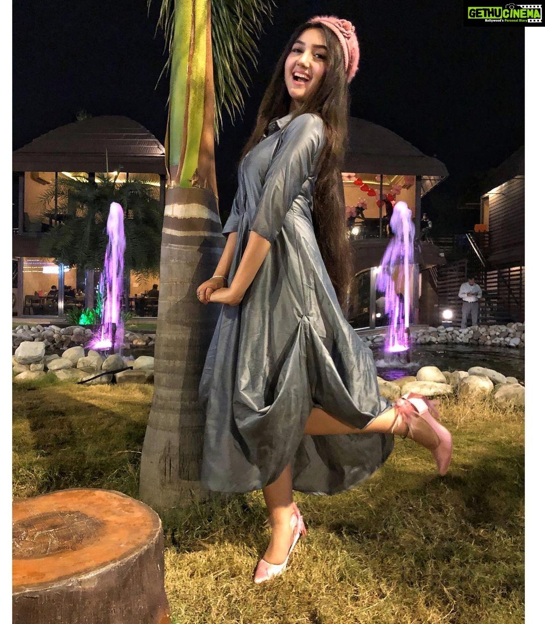Ashnoor Kaur Instagram - It’s not about what we have in life, but who we have in life... #Family ❤️ . . #AboutLastNight #WhatIWore #MeAndMom Outfits @the_homeaffair_jaipur Heels @ontoeontoe @kauravneet79 @gurmeetsingh0911