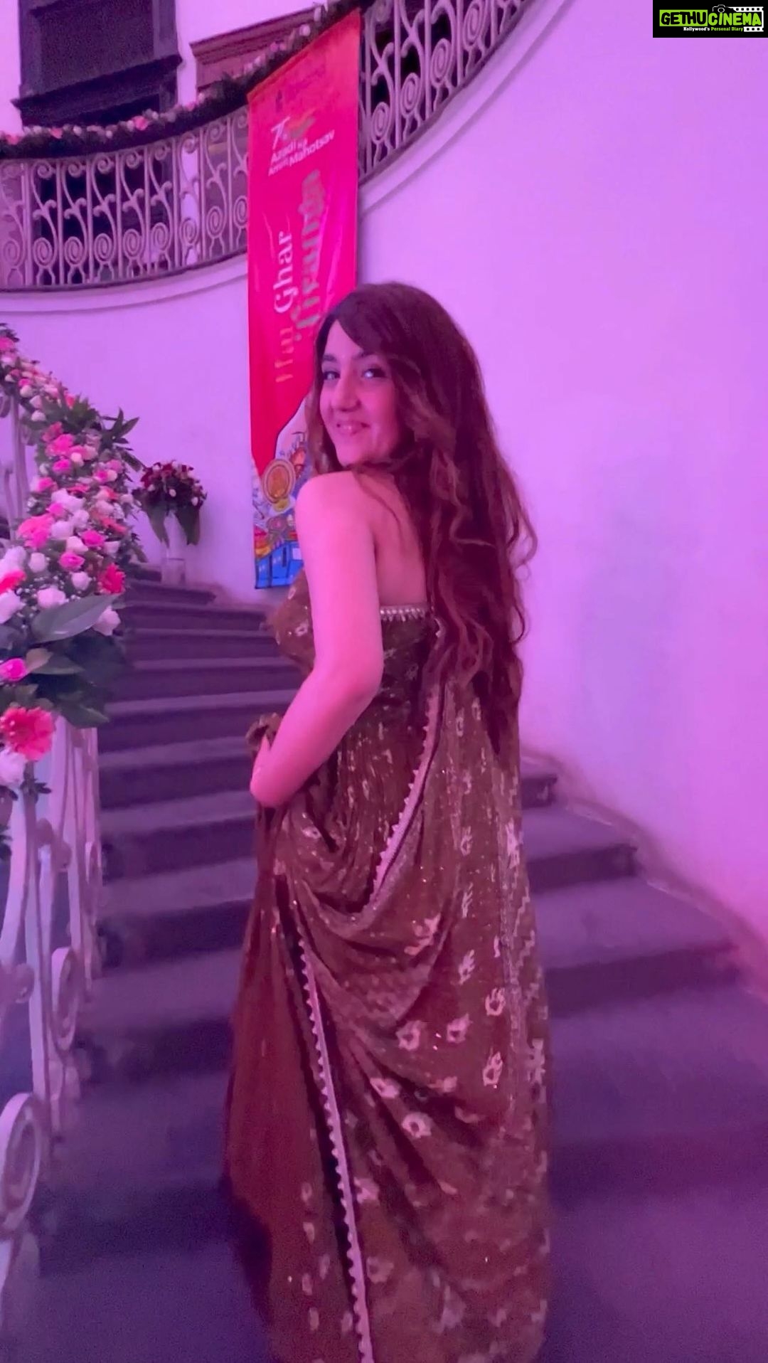 Ashnoor Kaur Instagram - Sucha magnificent night💫 Feels surreal to be discover new things & be relearning about our culture… The bhartiya in me has been reborn all over again! Jai hind🇮🇳 #MeinBharatHu #DilSeDesi #75at75 #HarGharTiranga #AmritMohatsav