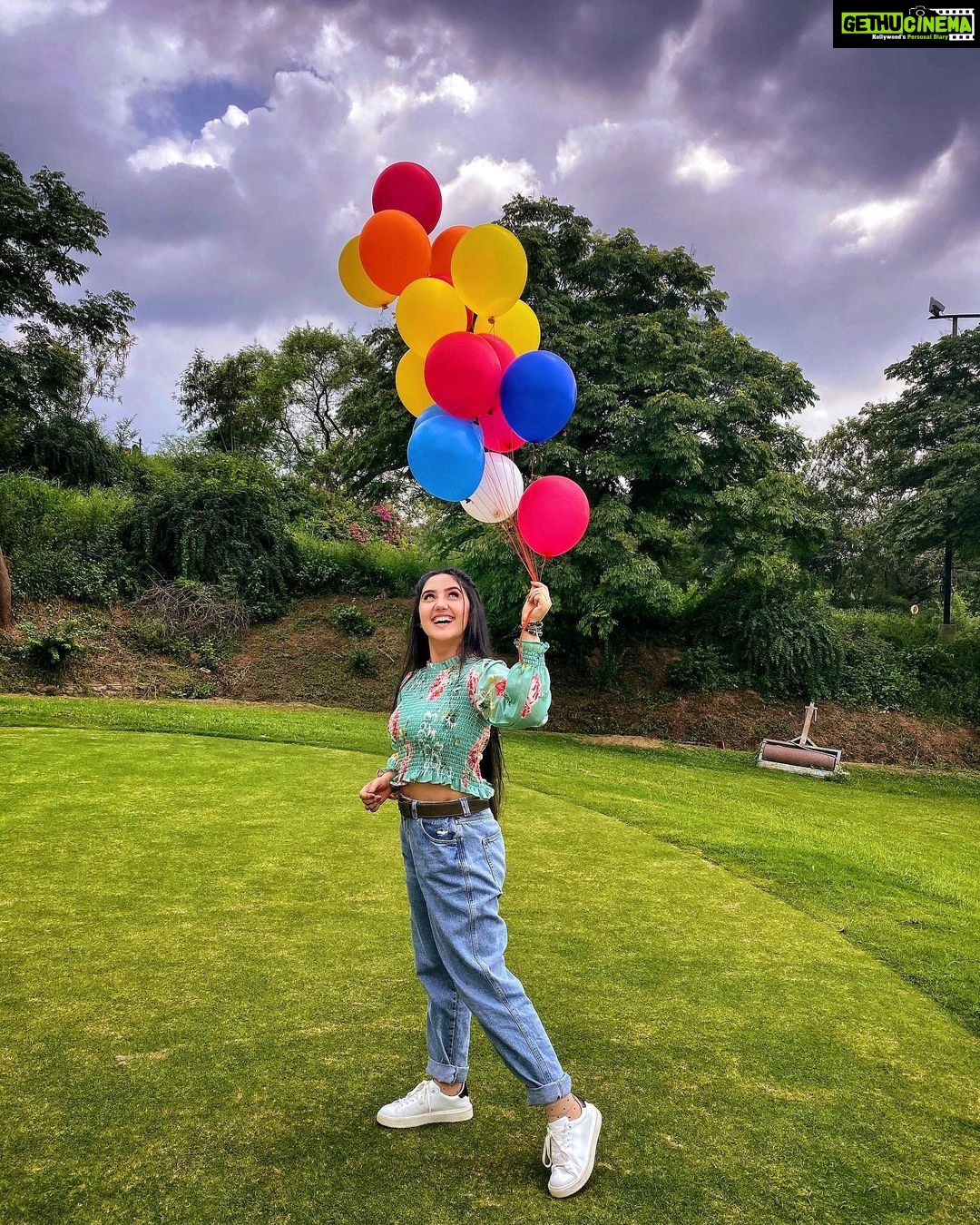 Ashnoor Kaur Instagram - It’s the little things in life❤️ #StayHappy #LoveYourself #LittleThingsThatMatter My Happy Place