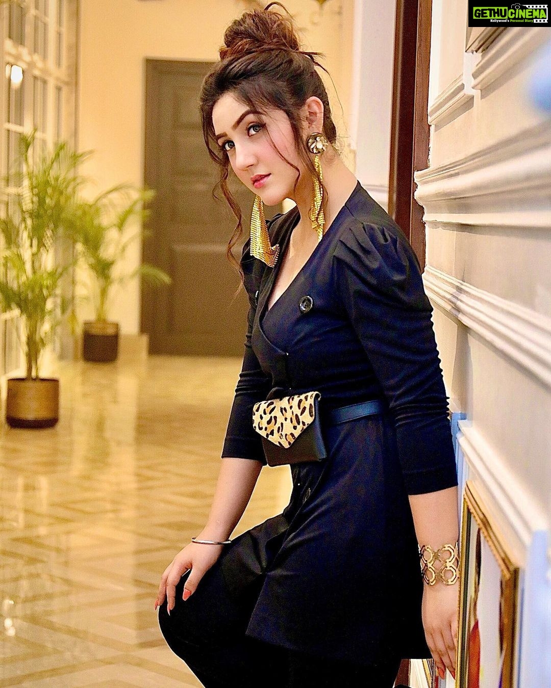 Ashnoor Kaur Instagram - She remembered who she was, and the game changed✨ . Something super exciting coming up 😍❤️ Want to share it asap with you guys, but what to do?🥺💫 #KyaKaru . Styled by my lovely @harshkhullarofficial