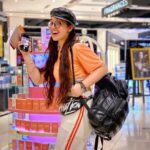Ashnoor Kaur Instagram - Main chali, main chaliiiiiiii💃🏻😁 . . Bom✈️Dubai #WhatIWore #AirportLook #DubaiDiaries Wearing @pankhclothing Face mask @mony.lal Black backpack @ssunnychoppra 👅 📸 @smileplease_25