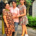 Ashnoor Kaur Instagram - Left to right, descending order of generation and ascending order of height🤪 #ThreeGenerations #NaniMumma #Mom #Me . #Punjab #MyHome #GoldenHour #FamilyTime