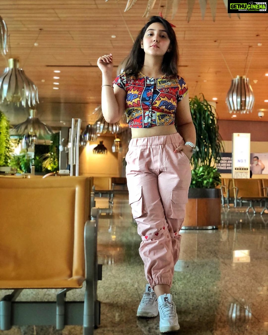 Ashnoor Kaur - 451K Likes - She’s of the kind with sparkles in her eyes, tryna have a heart of gold along with a stardust soul💗
.
.
#AirportLook #WhatIWore #AboutYesterday #TravelDiaries