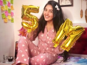 Ashnoor Kaur Instagram - We are now a FAMILY OF 5M!!!💗
Thank you so much for the immense love and support you guys have given me throughout my journey! All my lovely fans, or I should rather say my extended family, I couldn’t have done any of it without you all🤗 May we keep growing stronger, many things awaiting us ahead☺️
.
.
Wearing @pankhclothing
📸 @kauravneet79