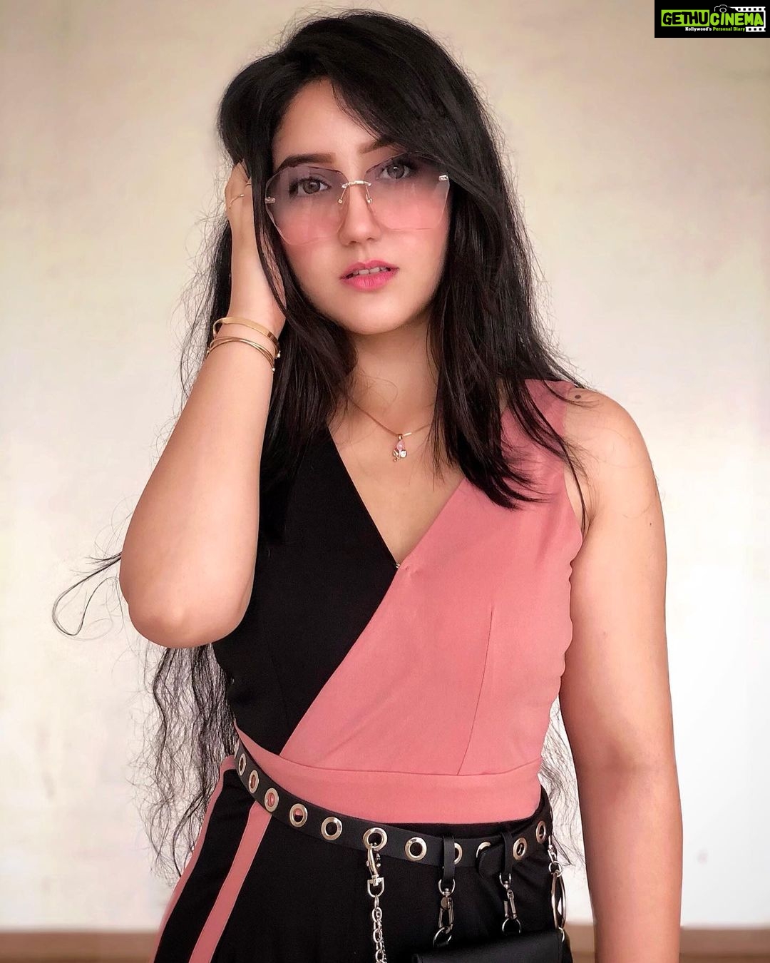 Ashnoor Kaur Instagram - The world moves on, another day, another drama-drama... But not for me, not for me, all I think about is karma!💗 . . Guess which song?😁