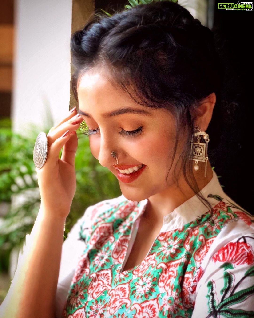 Ashnoor Kaur Instagram - Ban-than ke mutyara aaiyan, Aaiyan patola ban ke❤️