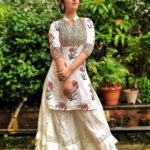 Ashnoor Kaur Instagram - Here’s a picture of #WhatIWore for #GaneshChaturthi ❤️ 1,2 or 3? (Swipe to the last picture to see me saving my new white from getting dirty🤪) . . Wearing @the_homeaffair_jaipur Jewellery @theshoppingtree_insta 📸 @kauravneet79 #FestiveDiaries #EthnicWear #indian