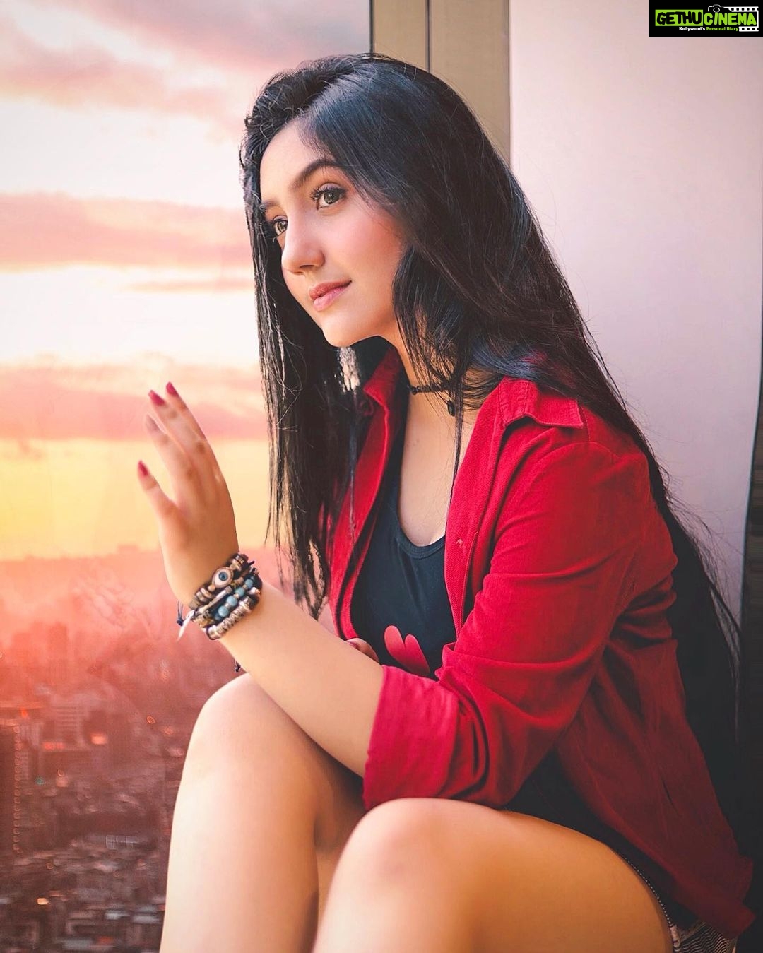Ashnoor Kaur Instagram - Little by little, day by day... What is meant for you will find it’s way❤️ . #keephustling #keepgoing #bepatient