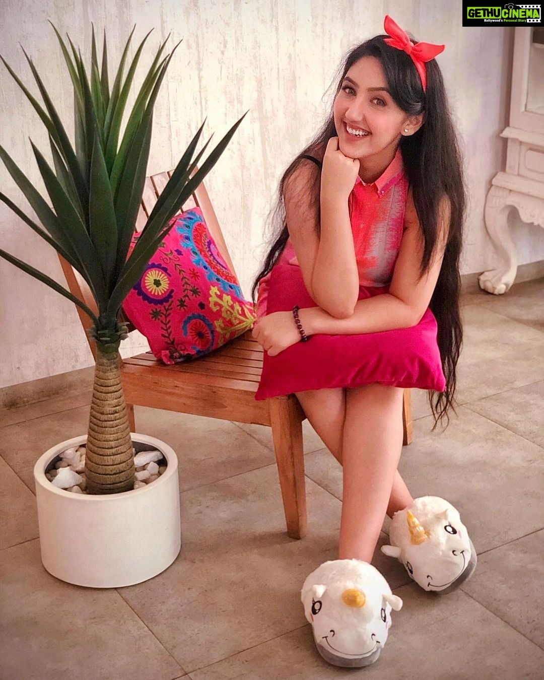 Ashnoor Kaur Instagram - Happy friendship day to all my friends and lovely fans💗 #StayHappy #StayBlessed #HappyFriendshipDay