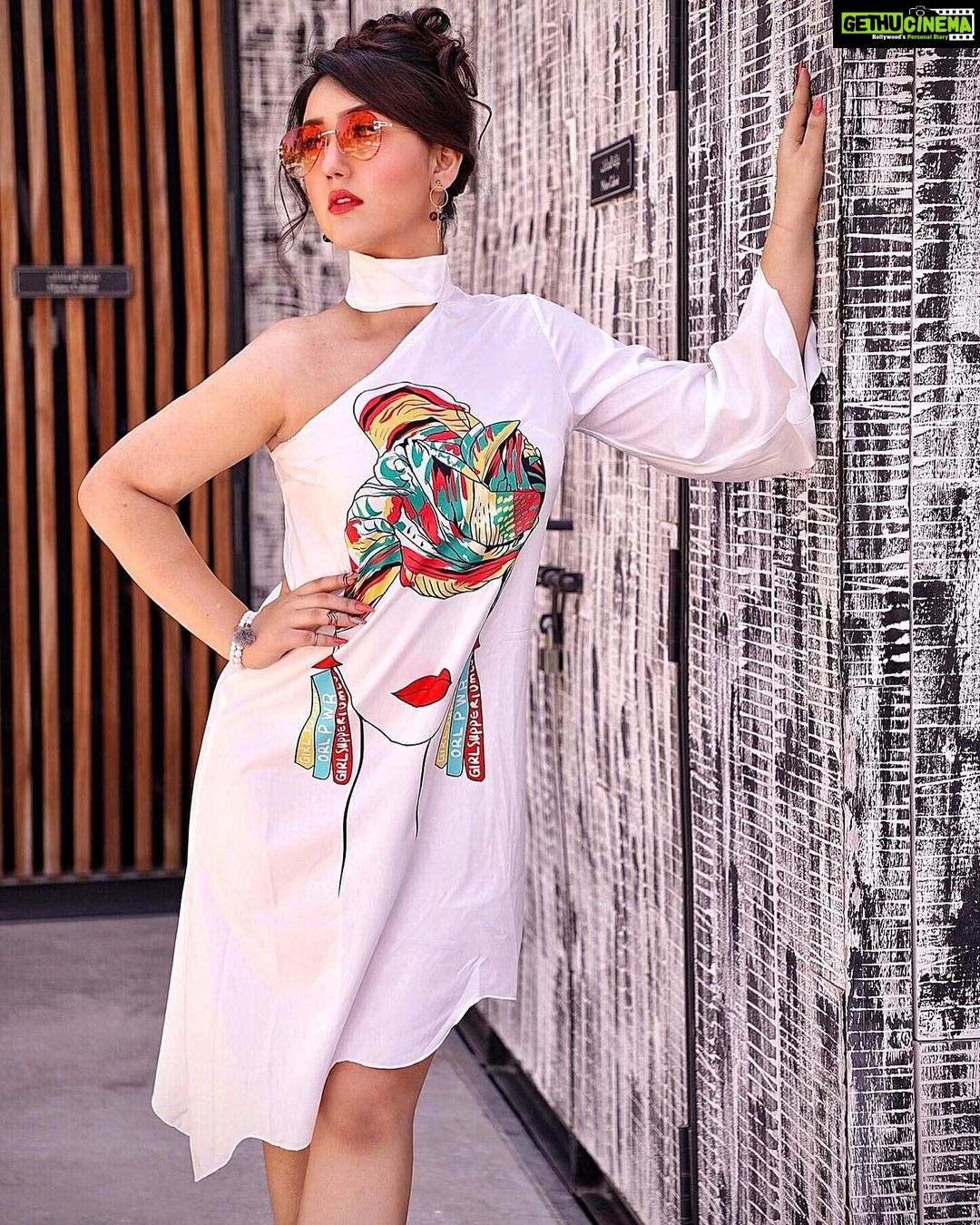 Ashnoor Kaur Instagram - Some women fear the fire, others simply become it🔥❤️ . . Outfit by @materialgbyprishakritika Styled by @dhartigulati Footwear by @zori.world #DubaiDiaries #travel #xoxo La Mer Dubai